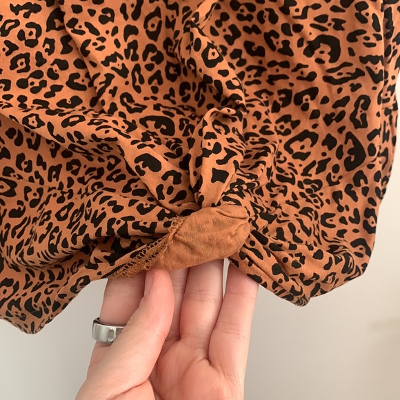 [M] H&M cheetah print top - Picture 3 of 5